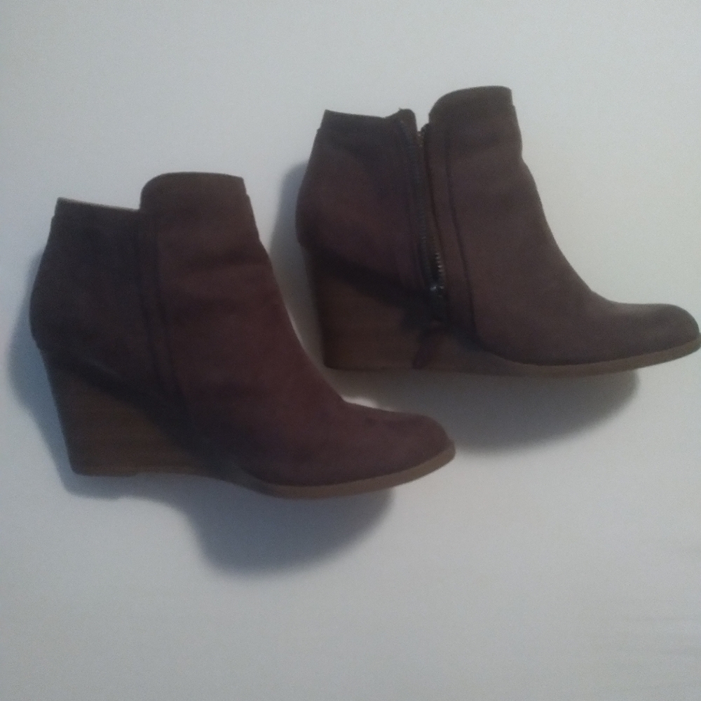 Time tru brown 10 wedge bootie